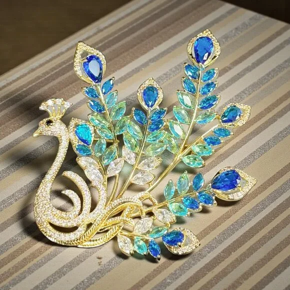 Peacock brooch, blue crystal brooch, gold brooch, dress brooch, formal brooch - Picture 8 of 8